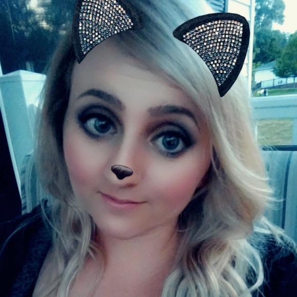 Meet your Posher, Lindsey - Picture 3 of 3